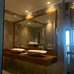 Agroturizem Kodra E Kuajve Resort Škalngur