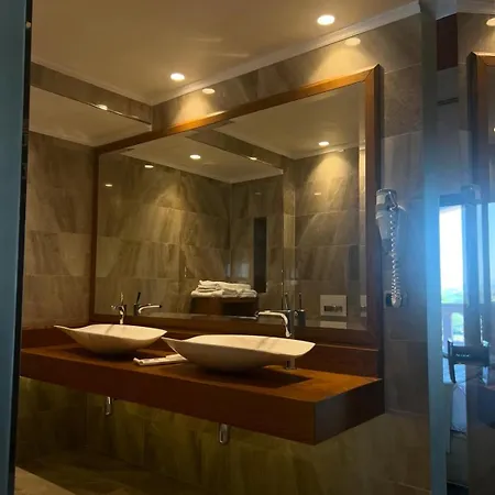 Agroturizem Kodra E Kuajve Resort Škalngur
