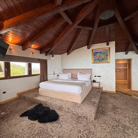 منتجع Agroturizem Kodra E Kuajve 4*