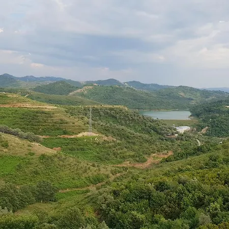 Agroturizem Kodra E Kuajve منتجع Škalngur
