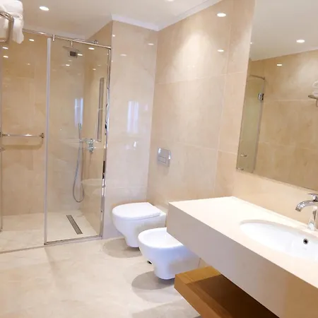 Agroturizem Kodra E Kuajve 4*