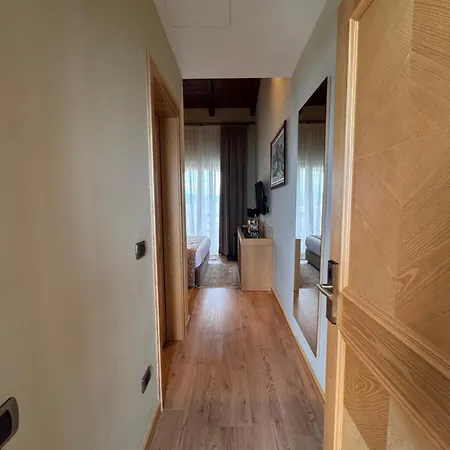 Agroturizem Kodra E Kuajve Resort 4*