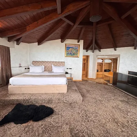 Resort Agroturizem Kodra E Kuajve Shkallnur