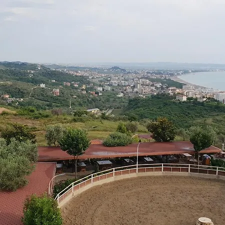 Resort Agroturizem Kodra E Kuajve Shkallnur