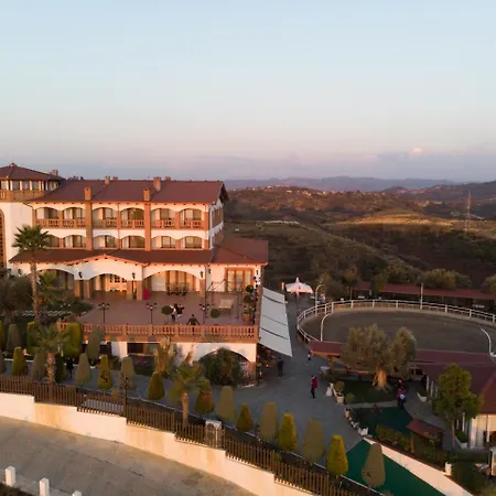Agroturizem Kodra E Kuajve Resort 4*