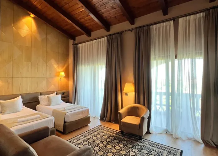 Agroturizem Kodra E Kuajve Resort 4*