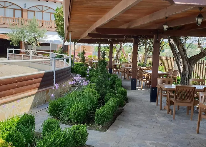 Agroturizem Kodra E Kuajve Resort Škalngur