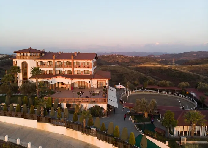 Agroturizem Kodra E Kuajve Resort 4*